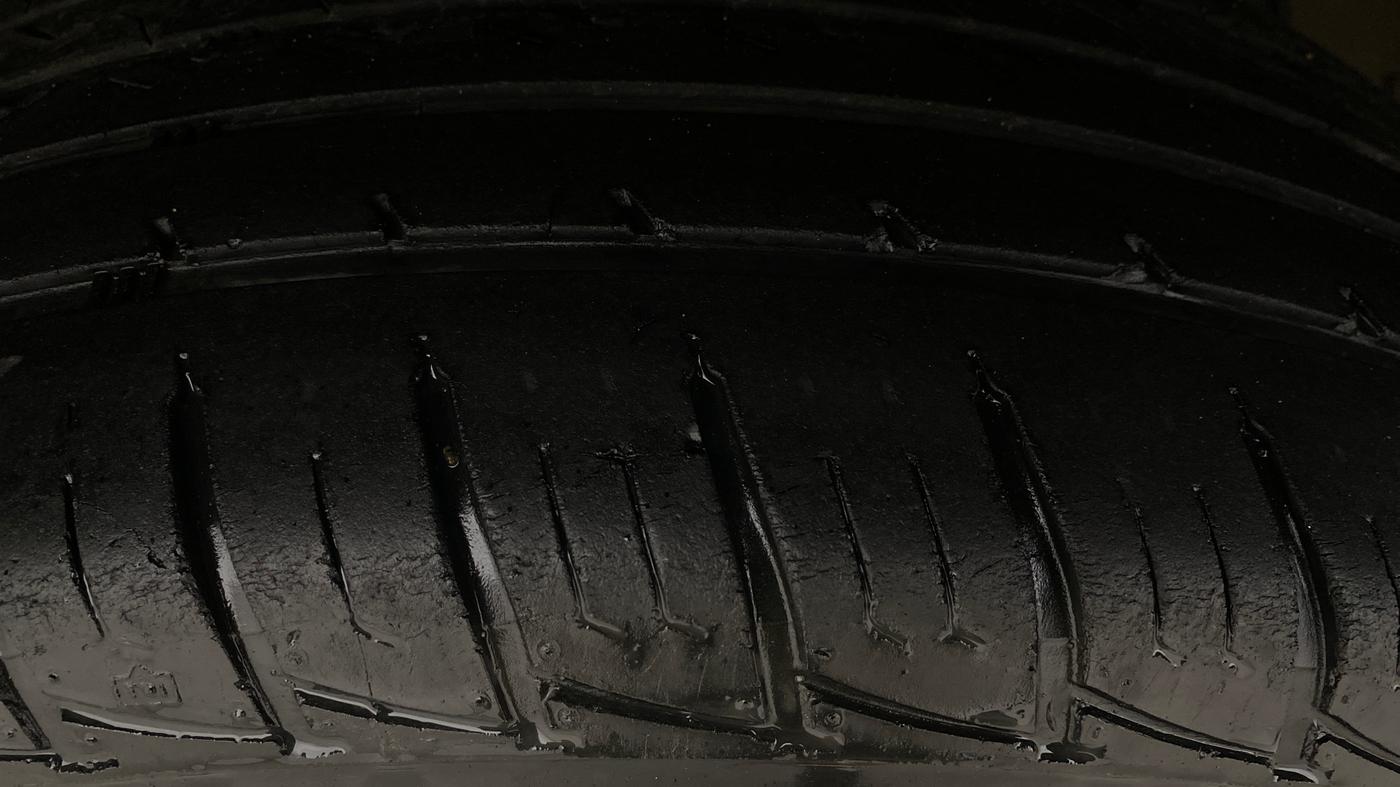 2015 Nissan Terrano XL (P), Petrol, Manual, 45,514 km, Right Rear Tyre Tread