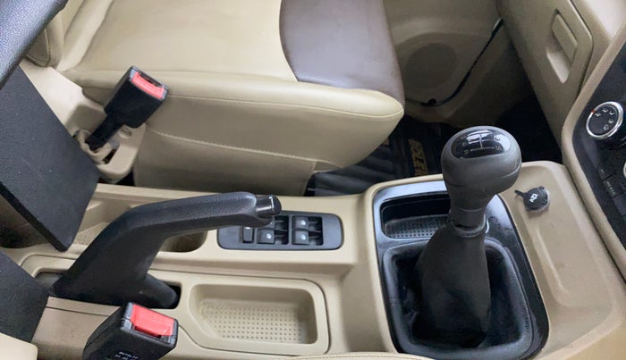 2023 Mahindra BOLERO NEO N 4, Diesel, Manual, 57,131 km, Gear Lever