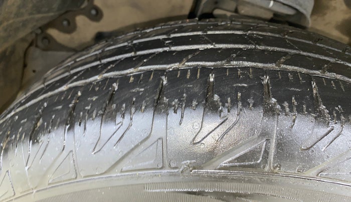 2023 Mahindra BOLERO NEO N 4, Diesel, Manual, 57,131 km, Right Front Tyre Tread