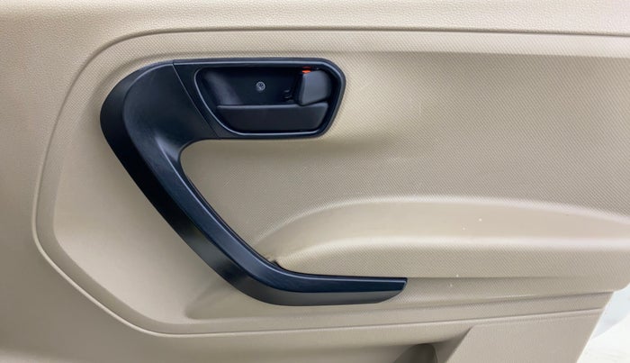 2023 Mahindra BOLERO NEO N 4, Diesel, Manual, 57,131 km, Driver Side Door Panels Control