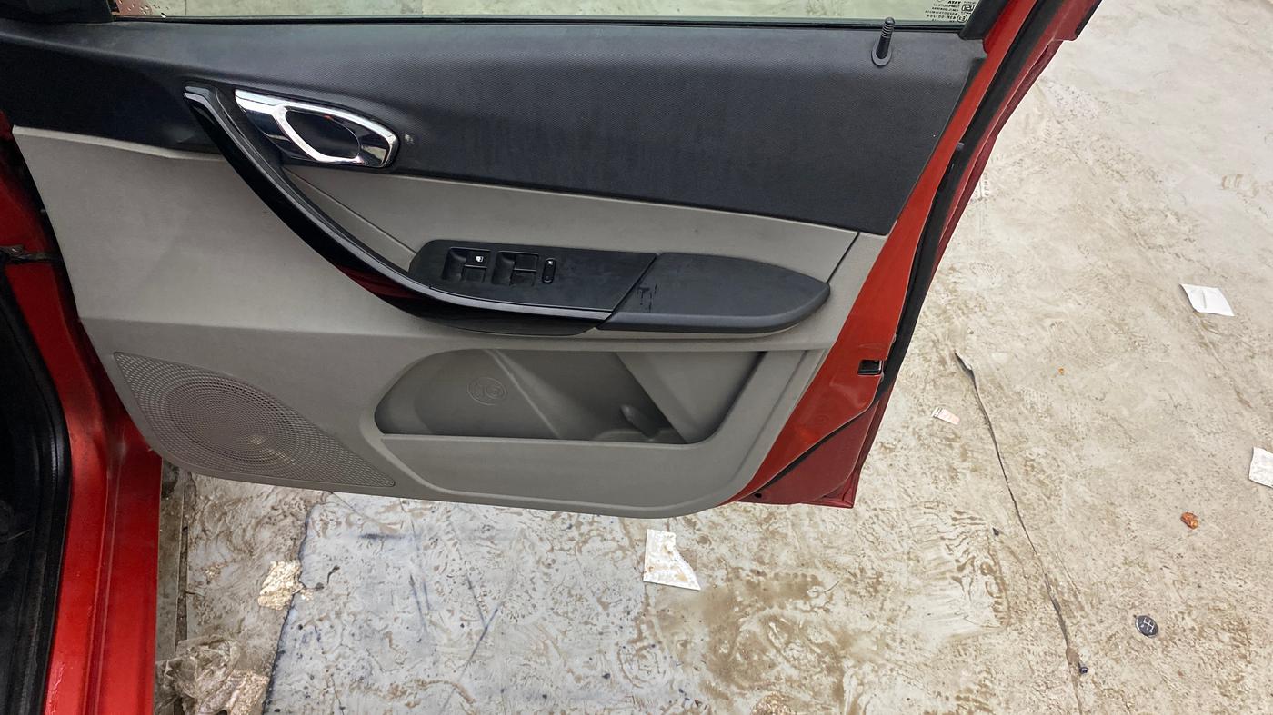 2018 Tata Tiago XZ PETROL, Petrol, Manual, 62,654 km, Driver Side Door Panels Control