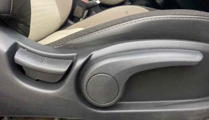 2019 Hyundai Elite i20 SPORTZ PLUS 1.2 DUAL TONE, Petrol, Manual, 72,123 km, Driver Side Adjustment Panel