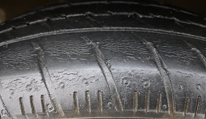 2017 Maruti Celerio VXI CNG D, CNG, Manual, 24,440 km, Left Front Tyre Tread
