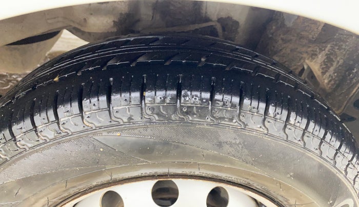 2015 Hyundai Eon ERA +, Petrol, Manual, 69,409 km, Left Rear Tyre Tread