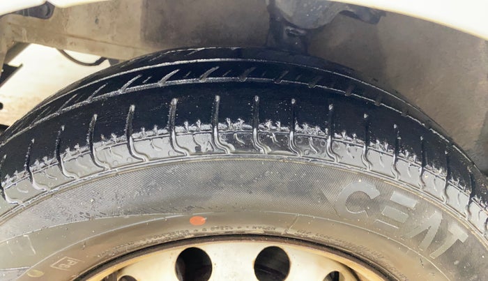 2015 Hyundai Eon ERA +, Petrol, Manual, 69,409 km, Left Front Tyre Tread