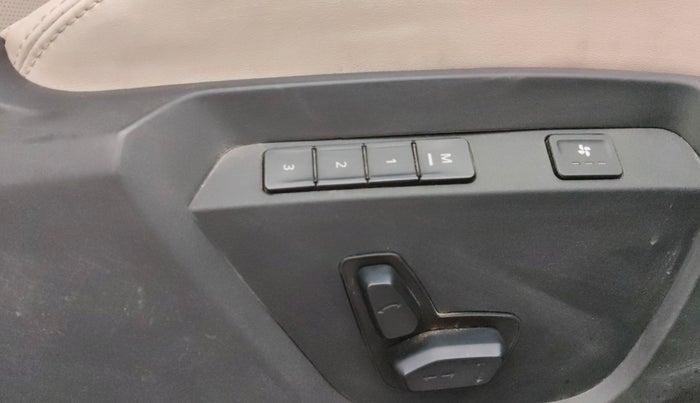 2023 Tata Safari XZ PLUS, Diesel, Manual, 21,229 km, Driver Side Adjustment Panel