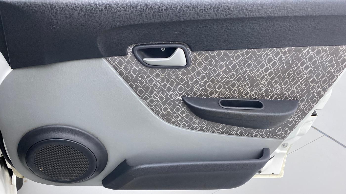 2017 Maruti Alto 800 VXI, Petrol, Manual, 97,977 km, Driver Side Door Panels Control
