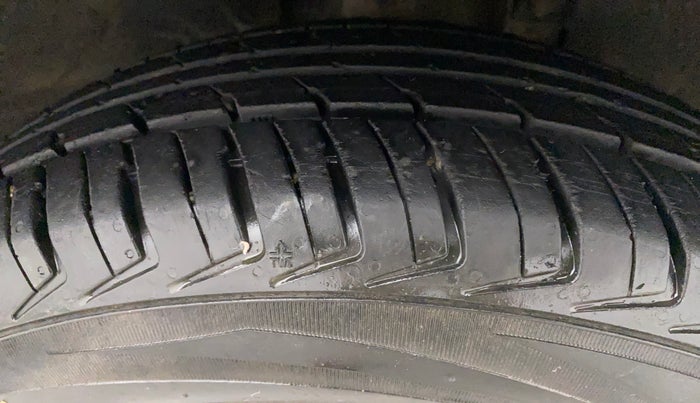 2017 Renault Kwid RXT 0.8, Petrol, Manual, 43,274 km, Right Front Tyre Tread