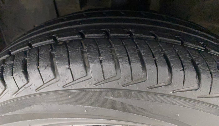 2017 Renault Kwid RXT 0.8, Petrol, Manual, 43,274 km, Left Front Tyre Tread
