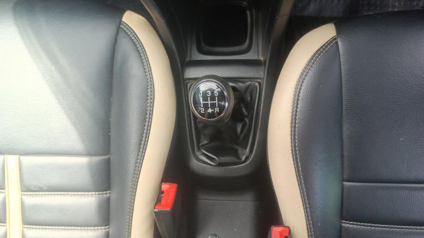 2017 Maruti Swift VXI, Petrol, Manual, 52,497 km, Gear Lever