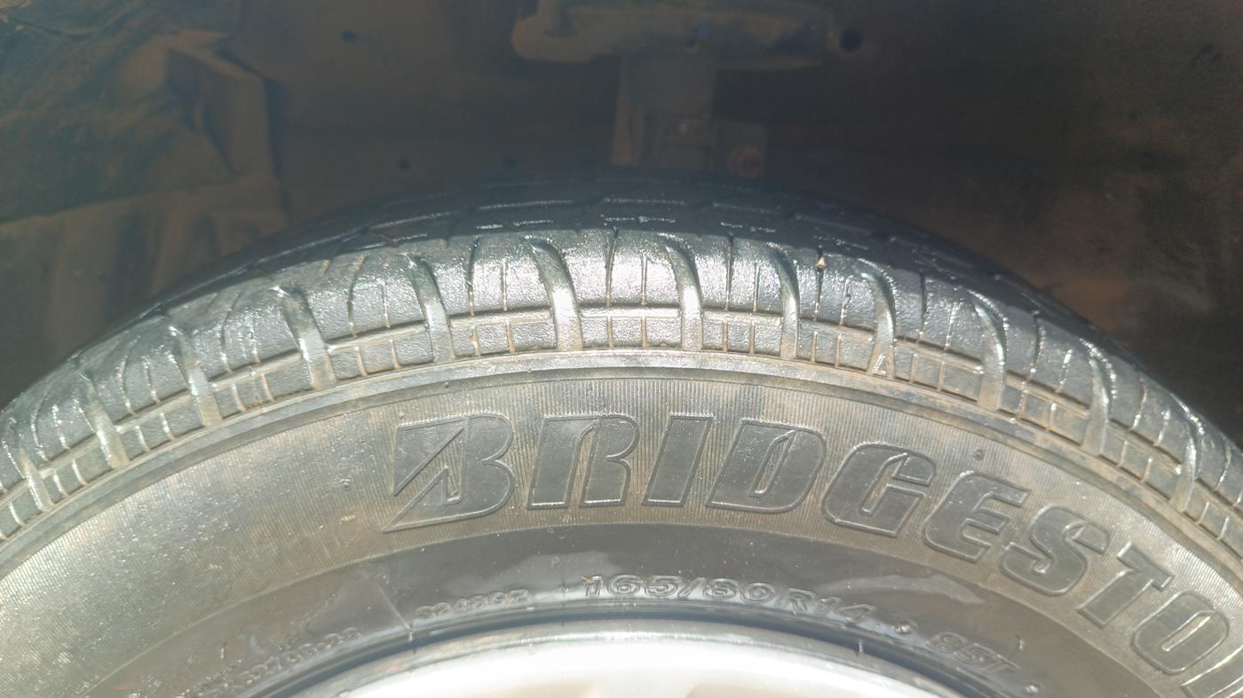 2017 Maruti Swift VXI, Petrol, Manual, 52,497 km, Left Front Tyre Tread