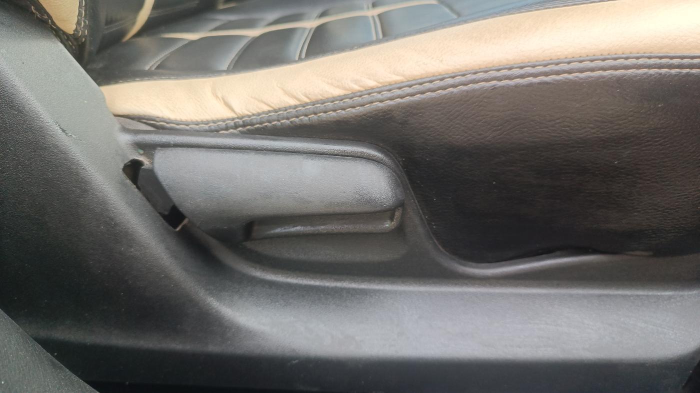 2017 Maruti Swift VXI, Petrol, Manual, 52,497 km, Driver Side Adjustment Panel