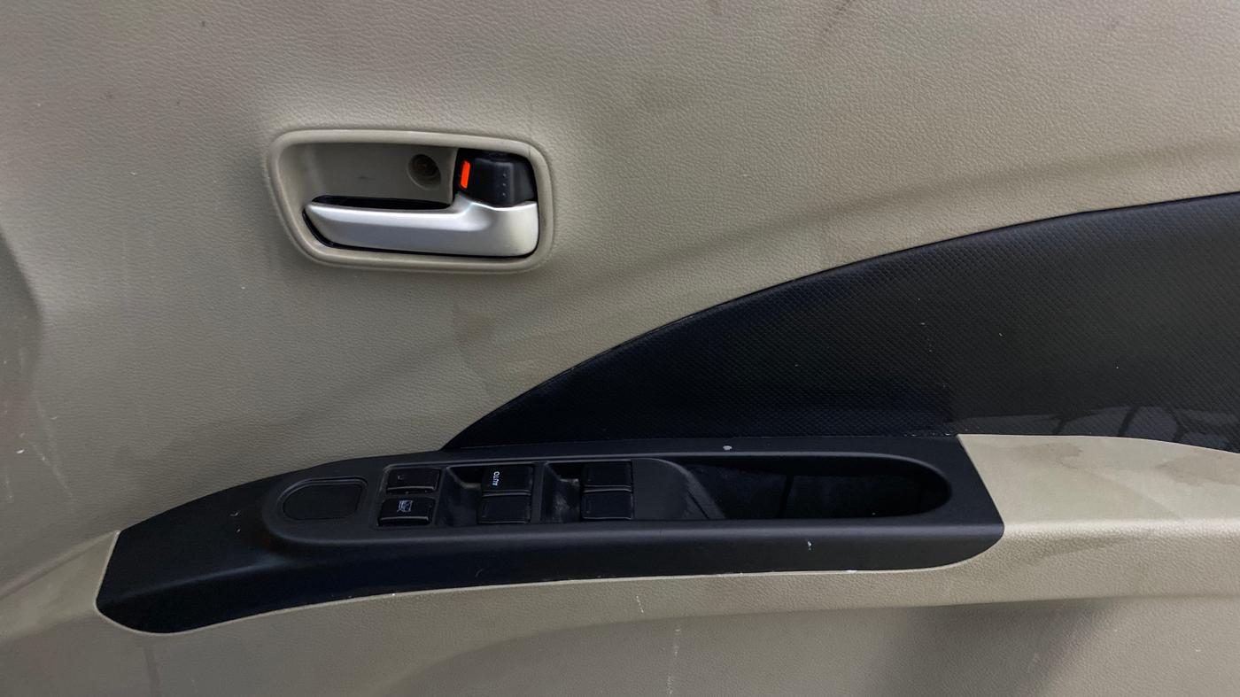 2017 Maruti Celerio VXI, Petrol, Manual, 32,001 km, Driver Side Door Panels Control