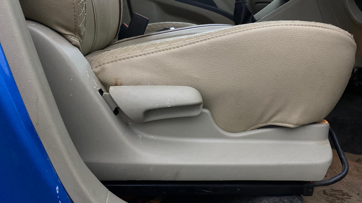 2017 Maruti Celerio VXI, Petrol, Manual, 32,001 km, Driver Side Adjustment Panel