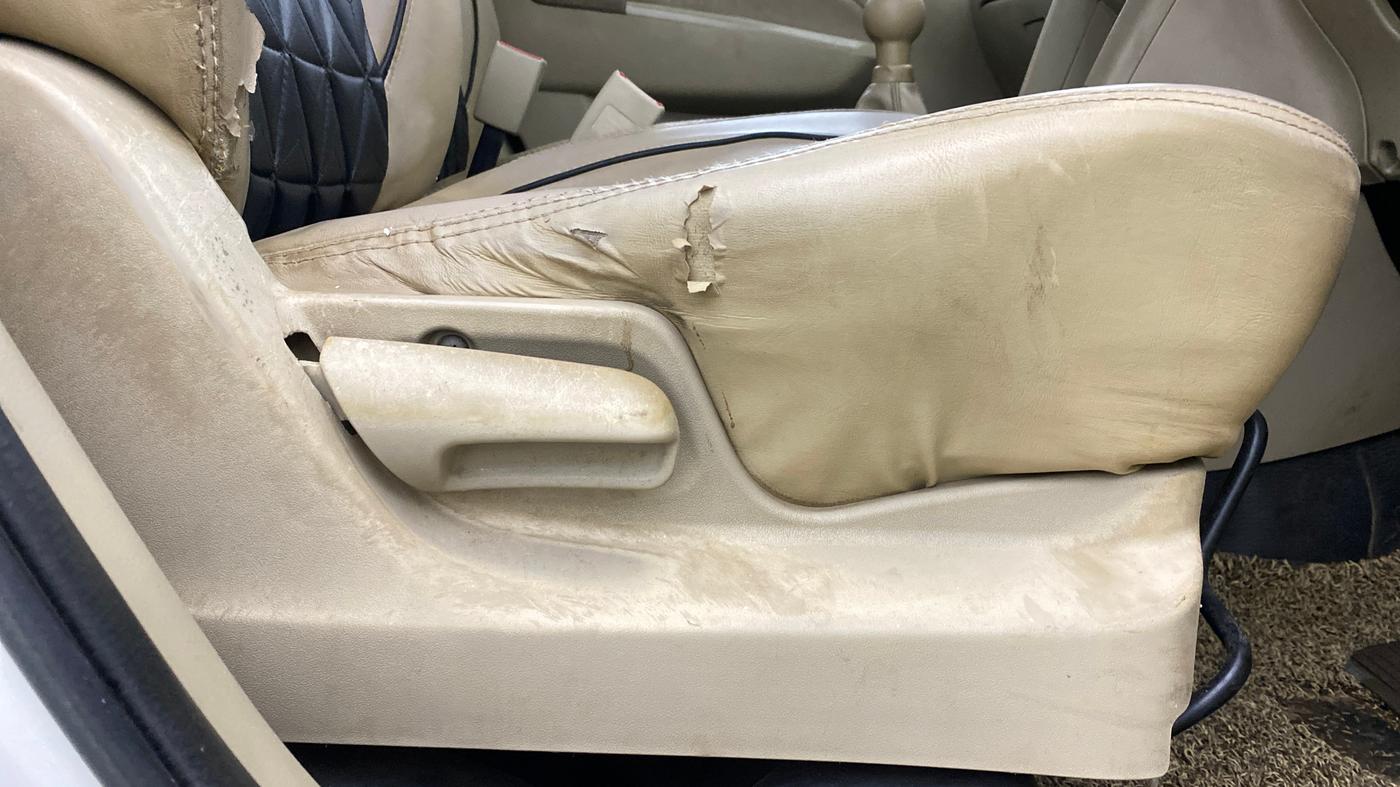 2014 Maruti Ertiga VXI CNG, CNG, Manual, 97,216 km, Driver Side Adjustment Panel