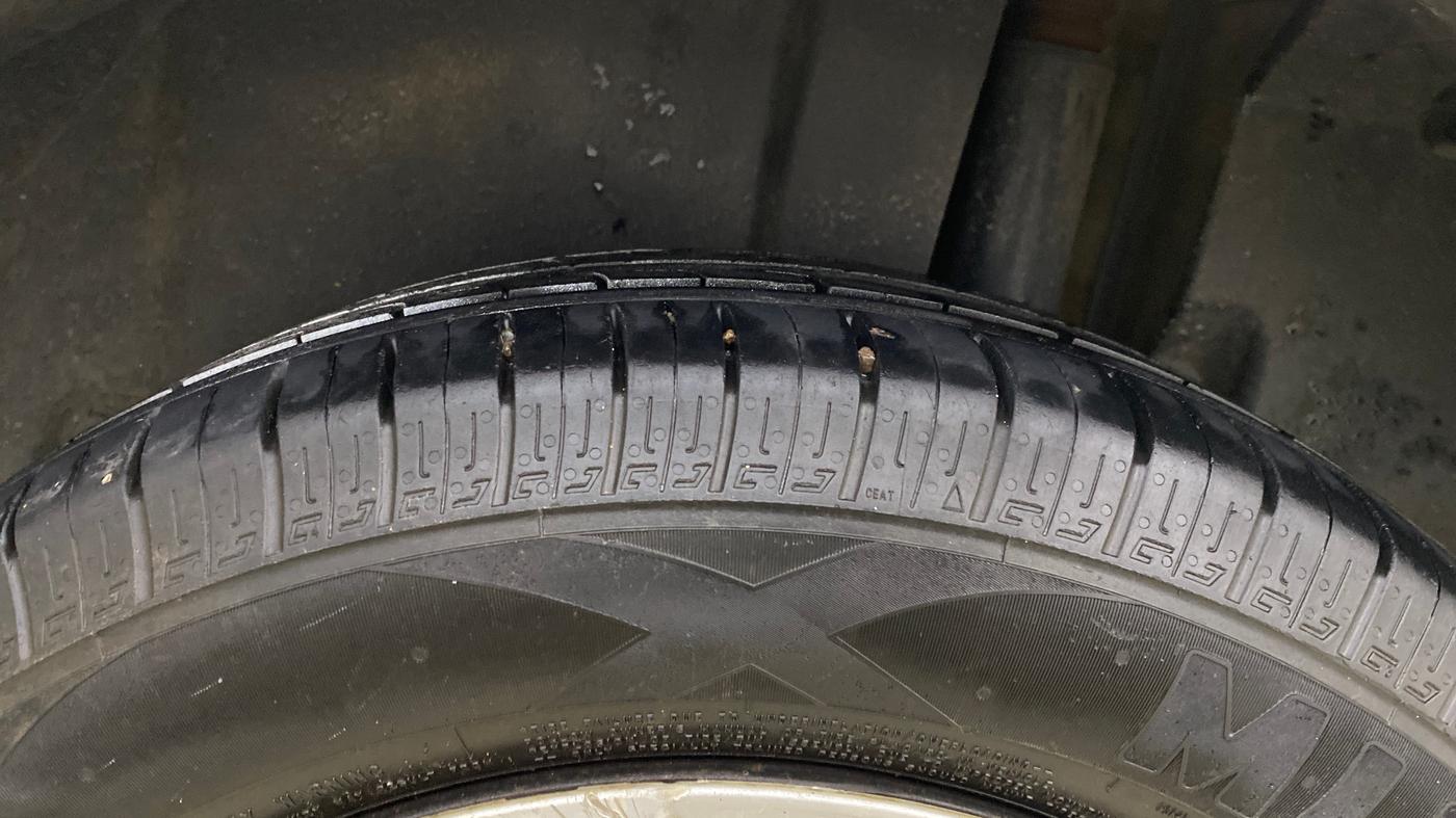 2014 Maruti Ertiga VXI CNG, CNG, Manual, 97,216 km, Left Rear Tyre Tread