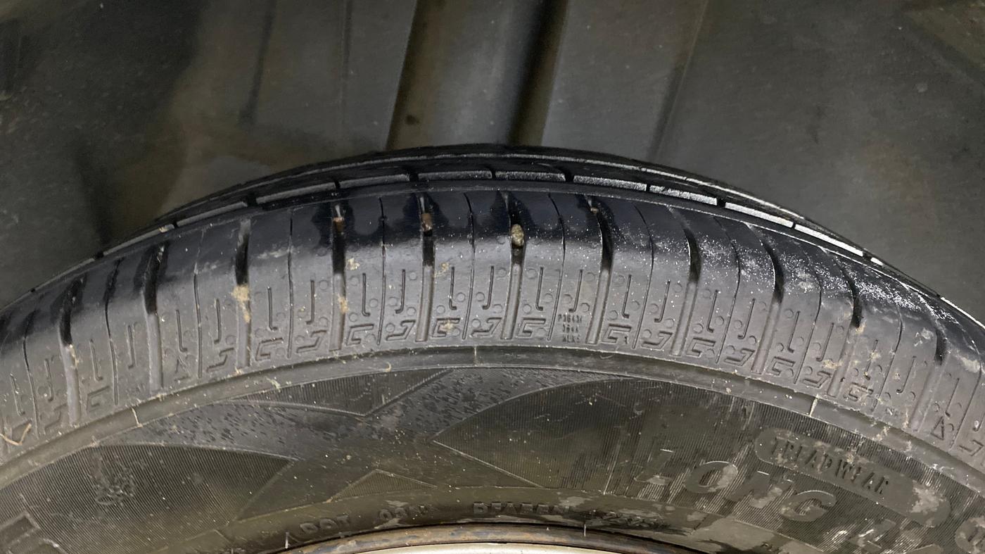 2014 Maruti Ertiga VXI CNG, CNG, Manual, 97,216 km, Right Rear Tyre Tread