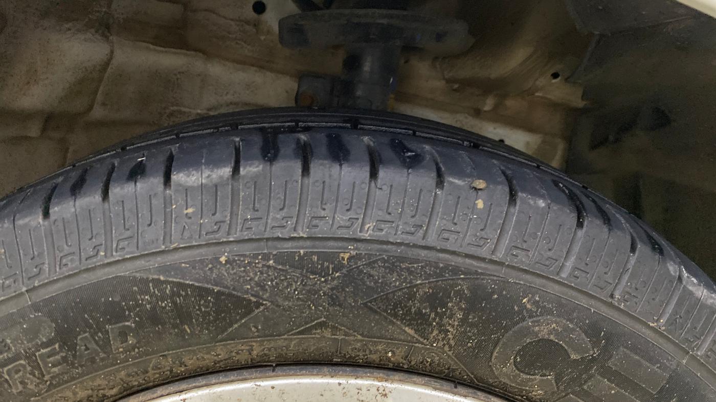 2014 Maruti Ertiga VXI CNG, CNG, Manual, 97,216 km, Right Front Tyre Tread