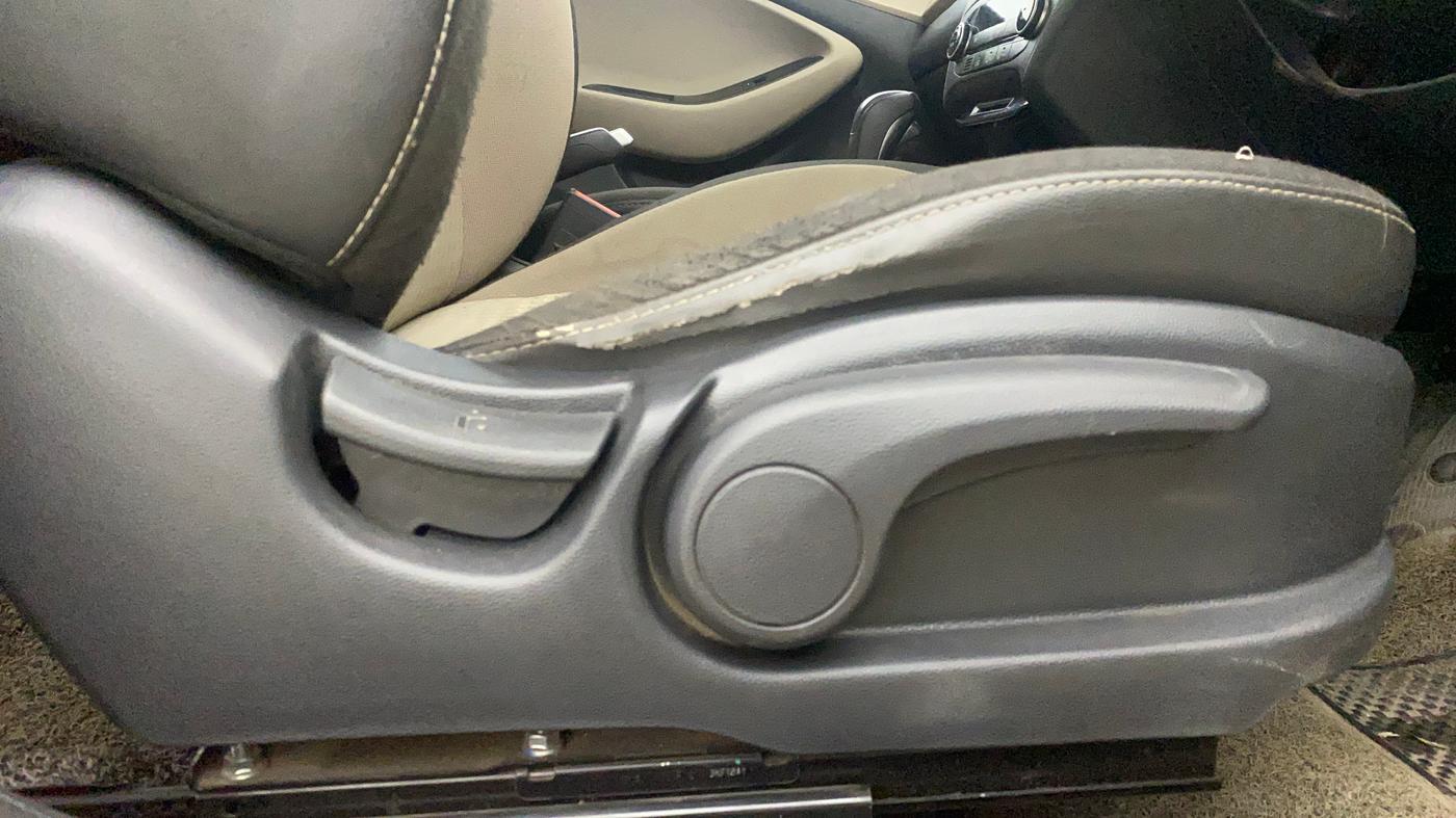 2018 Hyundai Elite i20 ASTA 1.2  CVT, Petrol, Automatic, 33,590 km, Driver Side Adjustment Panel