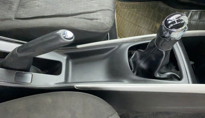 2016 Maruti Baleno DELTA PETROL 1.2, Petrol, Manual, 1,00,486 km, Gear Lever