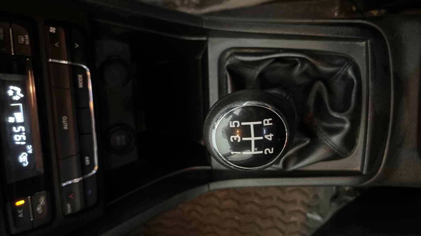 2022 Maruti BREZZA ZXI, Petrol, Manual, 43,949 km, Gear Lever