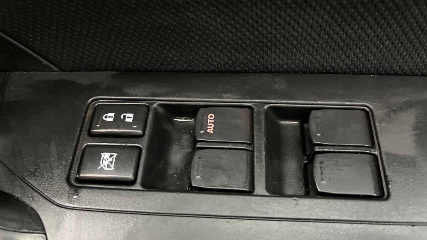 2022 Maruti BREZZA ZXI, Petrol, Manual, 43,949 km, Driver Side Door Panels Control