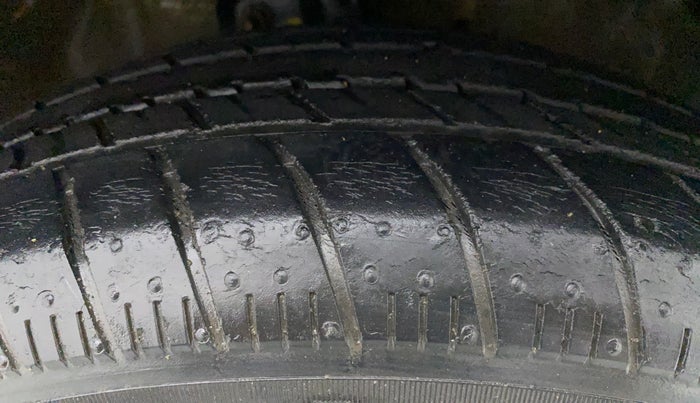 2016 Maruti Celerio VXI, Petrol, Manual, 50,674 km, Right Front Tyre Tread