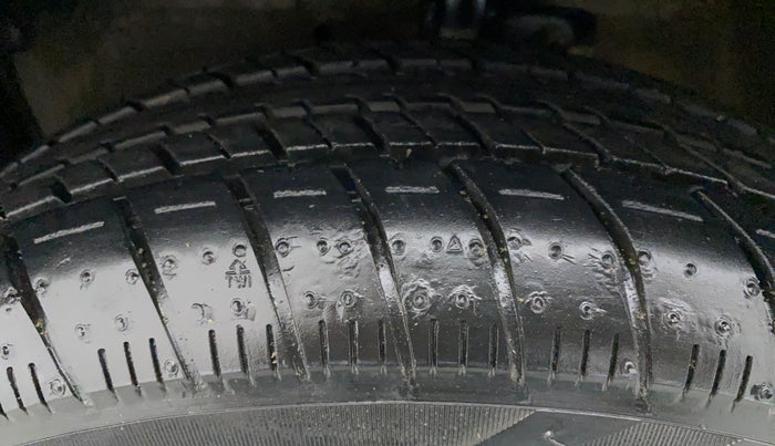 2016 Maruti Celerio VXI, Petrol, Manual, 50,674 km, Left Front Tyre Tread