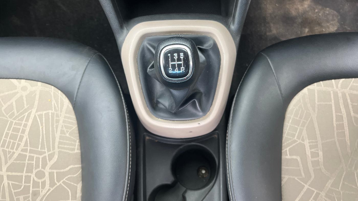 2017 Hyundai Grand i10 SPORTZ 1.2 KAPPA VTVT, Petrol, Manual, 51,124 km, Gear Lever
