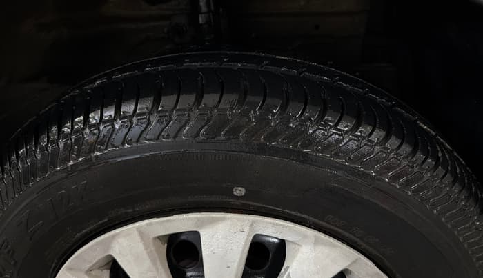 2015 Maruti Swift Dzire VXI, Petrol, Manual, 31,965 km, Left Rear Tyre Tread