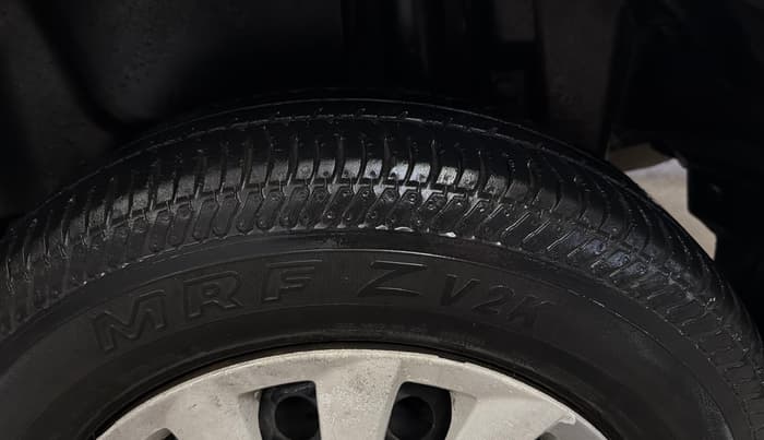 2015 Maruti Swift Dzire VXI, Petrol, Manual, 31,965 km, Right Front Tyre Tread