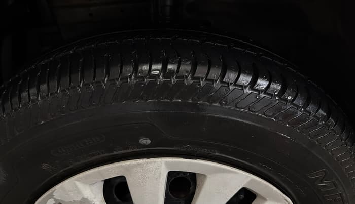 2015 Maruti Swift Dzire VXI, Petrol, Manual, 31,965 km, Right Rear Tyre Tread