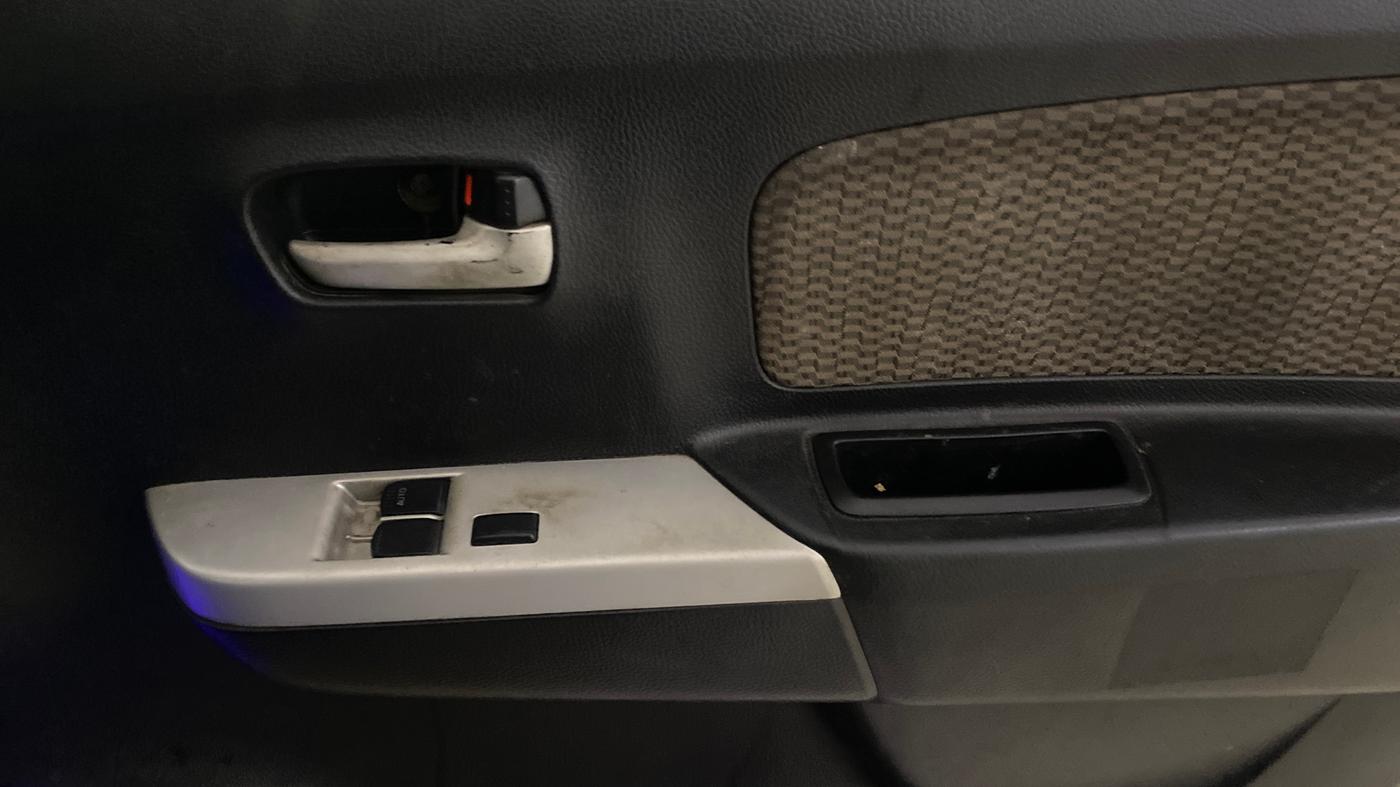 2015 Maruti Wagon R 1.0 LXI CNG, CNG, Manual, 85,882 km, Driver Side Door Panels Control
