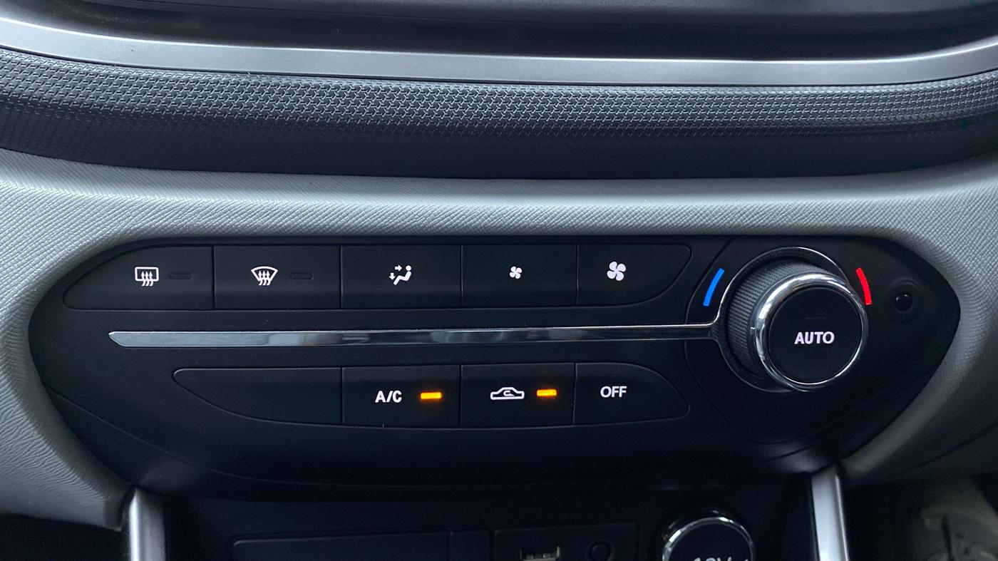 2020 Tata ALTROZ XZ 1.2, Petrol, Manual, 16,338 km, Automatic Climate Control
