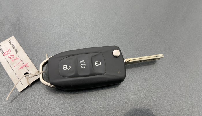 2023 Tata ALTROZ XM PLUS SUNROOF CNG, CNG, Manual, 33,529 km, Key Close Up