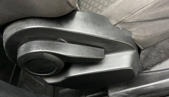 2023 Tata ALTROZ XM PLUS SUNROOF CNG, CNG, Manual, 33,529 km, Driver Side Adjustment Panel