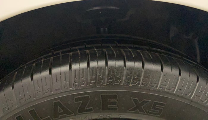 2015 Hyundai Grand i10 SPORTZ 1.2 KAPPA VTVT, Petrol, Manual, 1,22,610 km, Right Front Tyre Tread