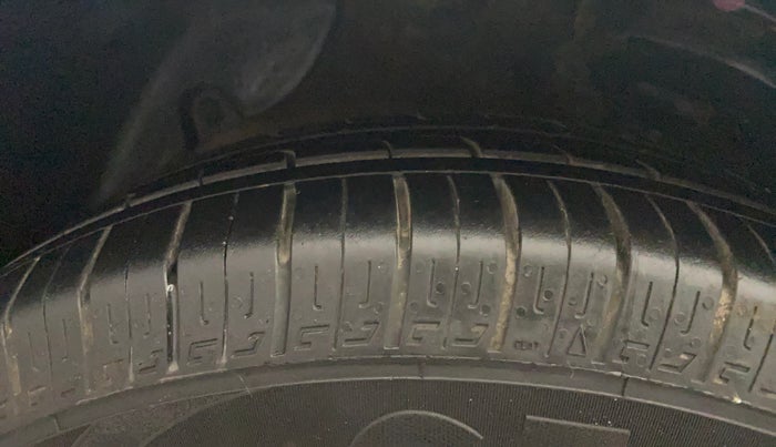 2015 Hyundai Grand i10 SPORTZ 1.2 KAPPA VTVT, Petrol, Manual, 1,22,610 km, Left Front Tyre Tread