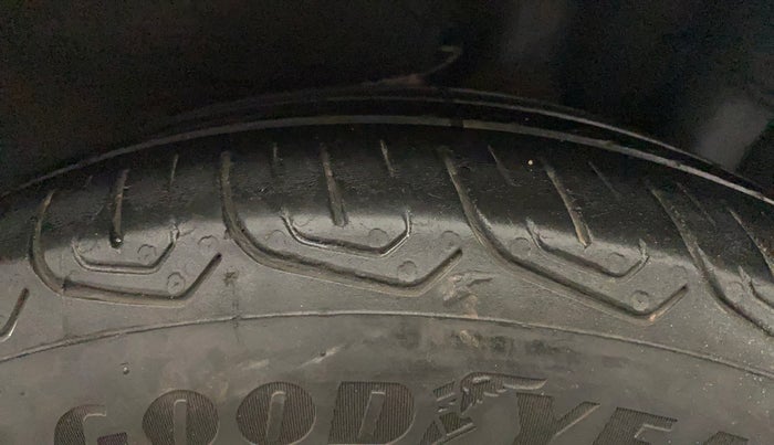 2015 Hyundai Grand i10 SPORTZ 1.2 KAPPA VTVT, Petrol, Manual, 1,22,610 km, Left Rear Tyre Tread