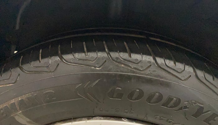 2015 Hyundai Grand i10 SPORTZ 1.2 KAPPA VTVT, Petrol, Manual, 1,22,610 km, Right Rear Tyre Tread