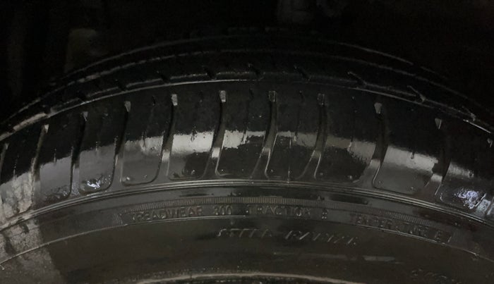 2015 Maruti Swift Dzire VXI, Petrol, Manual, 57,812 km, Left Front Tyre Tread