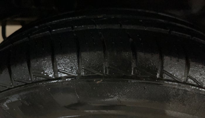 2015 Maruti Swift Dzire VXI, Petrol, Manual, 57,812 km, Right Rear Tyre Tread