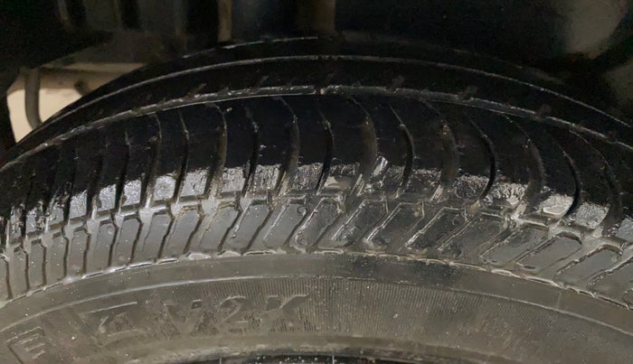 2014 Maruti Swift Dzire VXI, Petrol, Manual, 46,484 km, Right Rear Tyre Tread