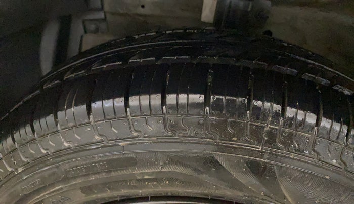 2014 Maruti Swift Dzire VXI, Petrol, Manual, 46,484 km, Left Front Tyre Tread