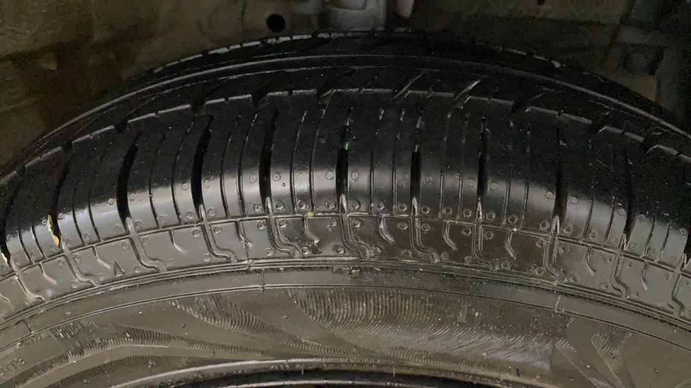 2014 Maruti Swift Dzire VXI, Petrol, Manual, 46,549 km, Right Front Tyre Tread