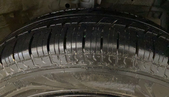 2014 Maruti Swift Dzire VXI, Petrol, Manual, 46,484 km, Right Front Tyre Tread
