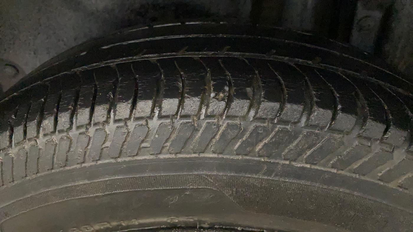 2014 Maruti Swift Dzire VXI, Petrol, Manual, 46,549 km, Left Rear Tyre Tread