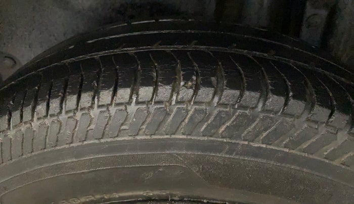 2014 Maruti Swift Dzire VXI, Petrol, Manual, 46,484 km, Left Rear Tyre Tread