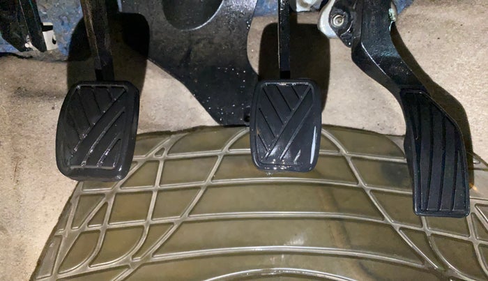 2014 Maruti Swift Dzire VXI, Petrol, Manual, 46,484 km, Pedals