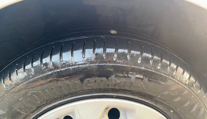 2017 Hyundai Elite i20 SPORTZ 1.2, Petrol, Manual, 63,888 km, Right Front Tyre Tread